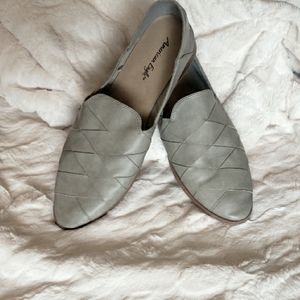 American eagle gray flats